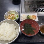 Yakiyaki Tei - 定食のそれら