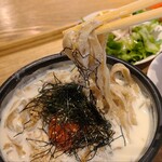 Sake To Wain To Ryouri Horide Shokudou - ①明太胡麻豆乳クリームの全粒粉生パスタ(石鍋)
                        全粒粉生パスタ(升萬食品)は幅広でもちもち食感
                        豆乳クリームスープはスッキリとしつつコクもあり調度良い感じ
                        逆にラーメン好きな人には物足りなさそう