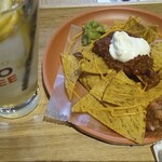 TACOS&BURRITO DOSCO COFFEE - メキシカンナチョスと自家製ハニーレモンソーダ。ソーダも普通かな