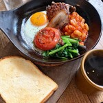 SUKE6 DINER - • フライパンにのった
                          イングリッシュブレックファスト 1250円
                        • コーヒー 510円