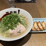 くろ・とんラーメン黒兵衛 - ラーメンと餃子