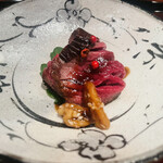 鉄板焼き いわ倉 - 【焼き物】北海道産エゾ鹿の燻製、胡桃、
      　　　　　バルサミコソース