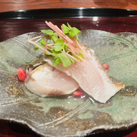 鉄板焼き いわ倉 - 【造り替り】〆寒鰆焼き、林檎と玉ねぎ、自家製塩ダレ