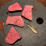 肉とワイン Bistro 2983 - 和牛赤身肉　焼き方、最高*\(^o^)/*そのまま食べてもバツグンに美味だけど、味変で、こだわりの四種類のソースをつけるのも、また最高*\(^o^)/*