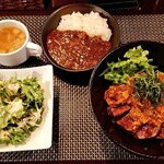 carnegico - 赤身ステーキ丼Regularおろしポン酢サラダセット＆ミニ牛スジカレー