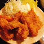 居酒屋 まる甚 - 牡蠣フライ　味は普通に美味しく値段が安め。