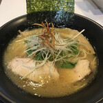 鶏冠 - 鶏白湯醤油ラーメン