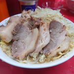 ラーメン二郎 - 小ぶたラーメン　ブタを取り出して！