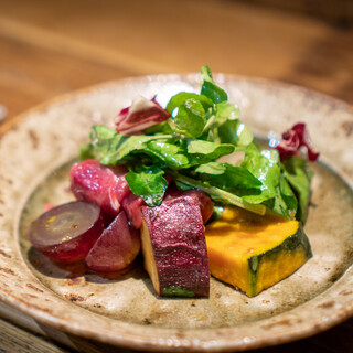 酒井商会 - 料理写真:馬肉と秋野菜、巨峰のサラダ
