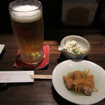 囲炉裏 温石 - 生ビーとお通しです