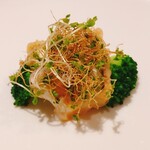 ラ・プリマ・ヴォルタ  - 表面サクサク中ふわふわな太刀魚のフリット　そこに自家製のスメタナ(まろやかな酸味のサワークリームのようなふわっとクリーム)甘い柿のペーストと一緒に食べると複雑な美味しい味わいに感激しました！