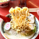 赤湯ラーメン 龍上海 - 太縮れ麺