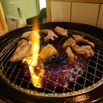 鶏焼肉 ボトルバード - やっぱヤキヤキファイヤ〜♪(´ε｀ )