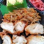 ほっともっと - 料理写真:大きめ鶏唐揚げ三個分はありました。甘辛ダレが唐揚げにめちゃくちゃ合います。