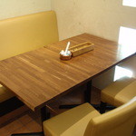 クレメンティア - 半個室のテーブル席です。