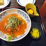 大衆酒場 ゑびす - サーモンいくら丼(卵黄)1580円