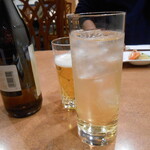 Chaini Zu Dainingu Torufan - 杏濁酒が今日無いとのことで梅酒ソーダ。でも炭酸あんまりなかった。しかも薄いし！