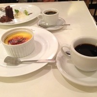 ビストロ・カフェ・ド・パリ - クレームブリュレとカヌレ