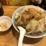 自家製麺 毘舎利 - 小ラーメン（1枚）¥850＋生姜 ¥50