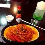 喫茶 ミントの壁 - 料理写真:鉄板イタリアンのクリームソーダセット(820円税込)
