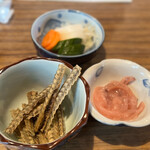 うなぎ 松琴楼 - イカの塩辛・漬け物・鰻の骨せんべい