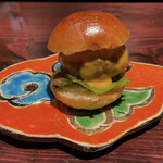 野口太郎 - 飛騨牛100%ミニチーズバーガー 柚子大根 大葉 ブラウンマッシュルーム