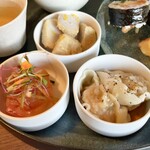 ムル - キムパプレート：キムパ4ケ テール・スープ おかず3種 コーン茶