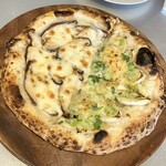 Poca enboca - 大仁田ネギとシイタケのピザ