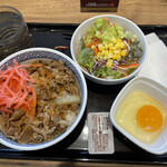 吉野家 - 牛丼並448円+玉子85円+生野菜サラダ151円