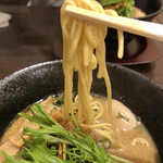 雷神ラーメン - 麺リフト不完全