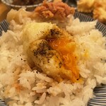 Tempura Meshi Kaneko Han Nosuke - たまごの天ぷらはご飯の上に七味とお醤油で。