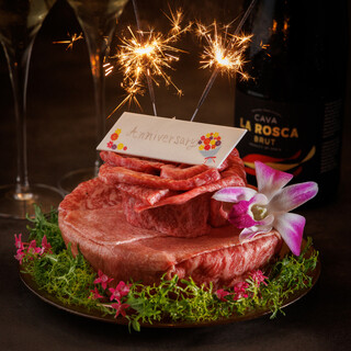 大切な記念日のお祝いに最適！豪華『肉ケーキ』でサプライズ！