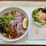 Kitchen’s シーサイド・はつかいち食堂 - カオソーイとセットサラダ