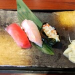 Aiya - 季節の寿司三貫　759円
