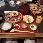 Nishimuraya Waraku - ご飯と味噌汁到着