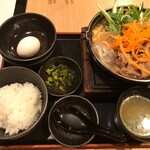 Shabushabu Sukiyaki Dontei - 牛すき鍋膳（税別880円）＋肉大盛り（税別150円）
