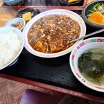 華美亭 - 麻婆豆腐定食 990円(税込)。
