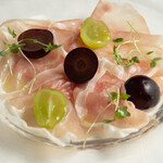 Prosciutto and seasonal fruits