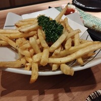 肉と日本酒いぶり 有楽町店 - 梅昆布ポテトフライ