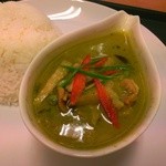 ジムジュム - 定番のグリーンカレー「ケーンキヨイワーン」\790