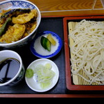 甲州屋 - 天丼の見た目は(こらっ !)悪くないでしょ ?