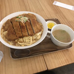 丼☆Buriya - 這樣只要1200日圓，性價比很高。不過，能否吃完就另當別論了。