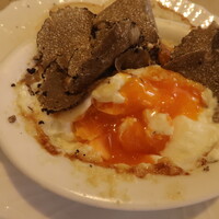 La Brianza - グラタンの玉子を崩します