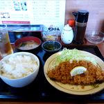せきざん - 料理写真:とんかつ定食（700円）