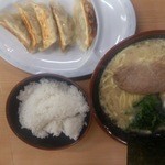 濃厚とんこつラーメン 恵比寿家 - がっつりセット！