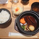 洋食屋 伊勢十 - 牛タンの土鍋煮込みシチュー定食