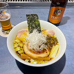 うずとかみなり - タレはお父様の「めじろ」のタレ、チャーシューは祐貴さんが仕込んでおいたもの、麺は芳実さんの麺と言う、最初で最後の親子3人の合作です