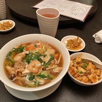 美林華飯店 - 五目焼きそば¥1100