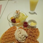 タカノフルーツパーラー - 栗と洋梨のワッフル