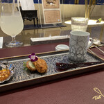 トゥ・ラ・ジョア イズム - 